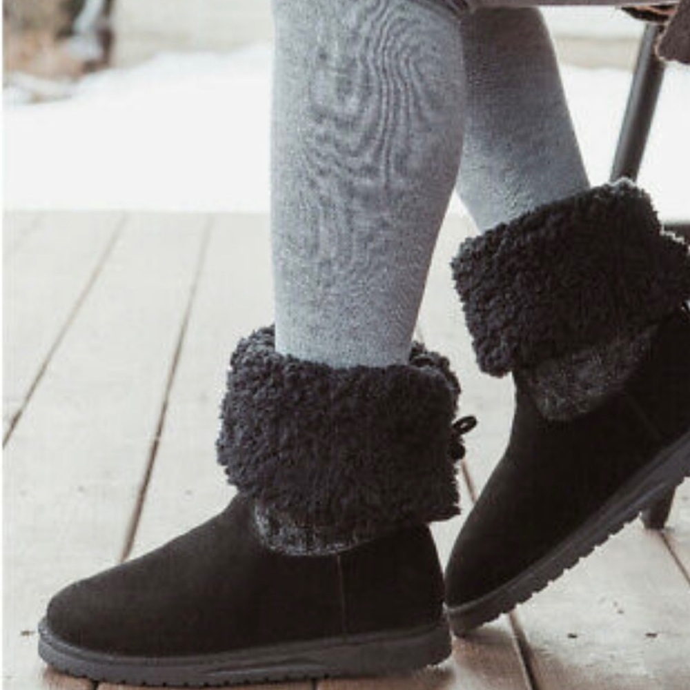 Women’s MUK LUKS Black Fold Over Sherpa Lined Cable Knit Boots